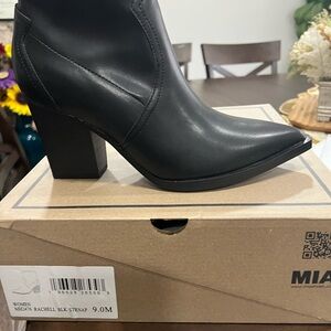 MIA Women's Black Ankle Boots size 9